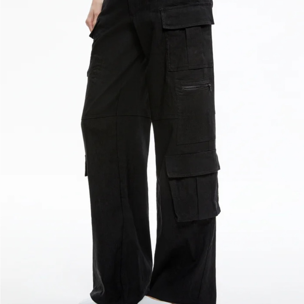 Alice + Olivia Black Wide-Leg Cargo Pants with Utility Pockets